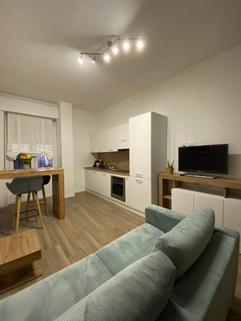 TV and multimedia, Kitchen or kitchenette, Living room, Seating area, Dining area