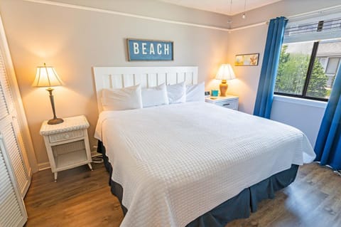 NEW Large 1BR at The Golf Colony at Baytree, Pool House in Little River