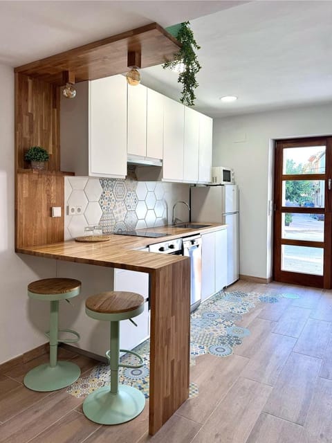 Kitchen or kitchenette, pet friendly