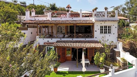 Patio, Day, Natural landscape, Garden view