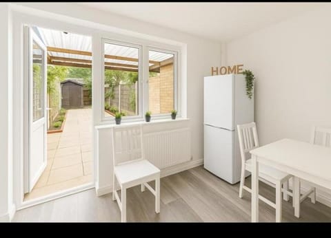 Group & Family Stay central MK Apartment in Milton Keynes