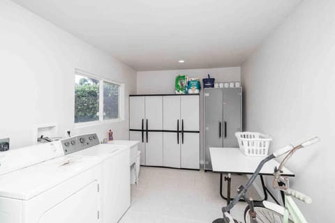 Northshore Oceanfront Home- 5 bedroom and 4 bath House in Waialua