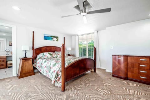 Northshore Oceanfront Home- 5 bedroom and 4 bath House in Waialua