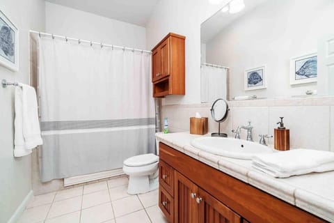 Northshore Oceanfront Home- 5 bedroom and 4 bath House in Waialua