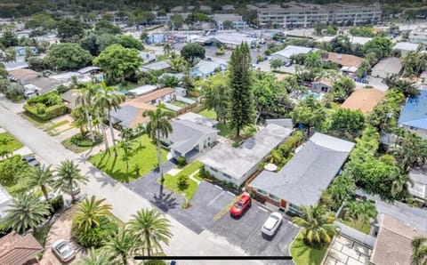 The Pines Hideaway-Your Home Away from Home House in Wilton Manors