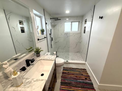 The Pines Hideaway-Your Home Away from Home House in Wilton Manors