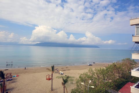 Property building, Nearby landmark, Day, Natural landscape, Beach, Lake view, Mountain view, River view, Sea view, elevator