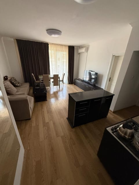 TV and multimedia, Kitchen or kitchenette, Living room, Dining area