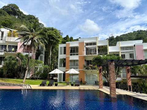 Property building, Day, Garden, Garden view, Pool view, Swimming pool, Swimming pool, sunbed