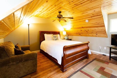 Grand View Villa on Choice Ave - Steps to Downtown Apartment in Dahlonega