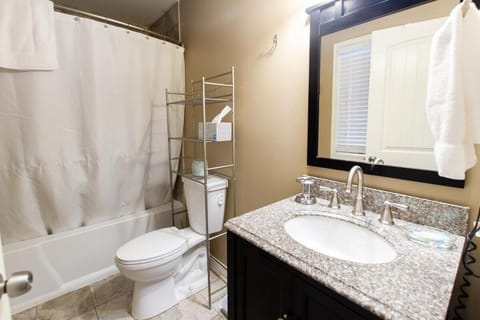 Grand View Villa on Choice Ave - Steps to Downtown Apartment in Dahlonega