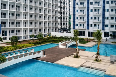 Pool view, Swimming pool