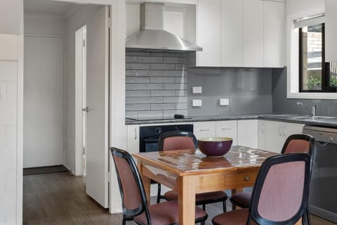 Kingston Stylish Villa-Cozy meets convenience Apartment in Tasmania