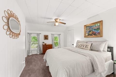 2 Bedroom in Kamm's Corner! House in Lakewood