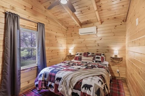 Copperhead Cabin- Hocking Hills Hot Tub Games Cabin in Falls Township