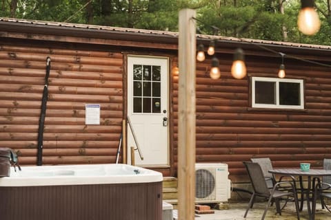 Copperhead Cabin- Hocking Hills Hot Tub Games Cabin in Falls Township