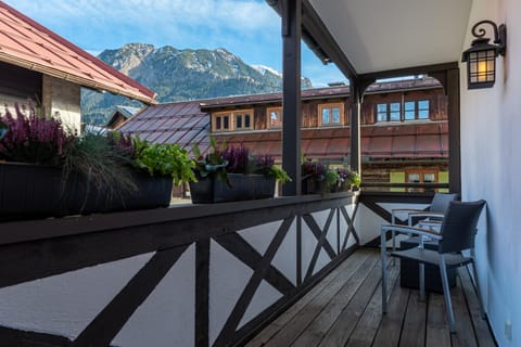 View (from property/room), Balcony/Terrace, Mountain view