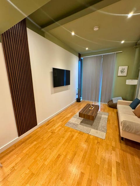 TV and multimedia, Living room, Photo of the whole room, Seating area, Evening entertainment