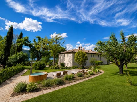 Property building, Day, Garden, Lake view