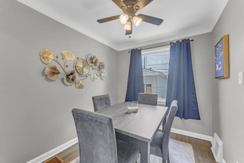 Brooklyn Townhome Updated Kitchen Sleeps 4 House in Brooklyn