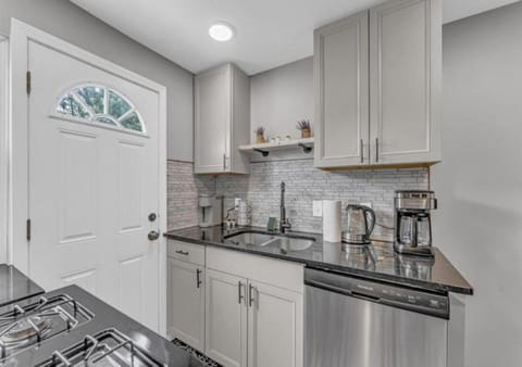 Coffee/tea facilities, Kitchen or kitchenette