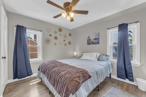 Brooklyn Townhome Updated Kitchen Sleeps 4 House in Brooklyn