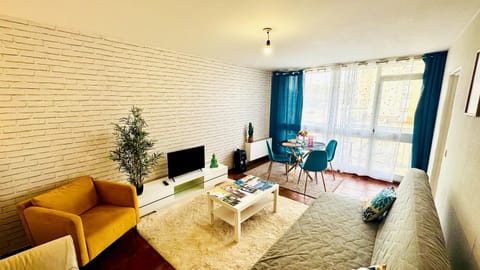 TV and multimedia, Living room, Dining area