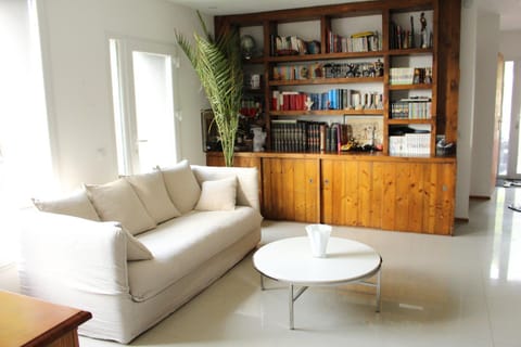 Library, Seating area