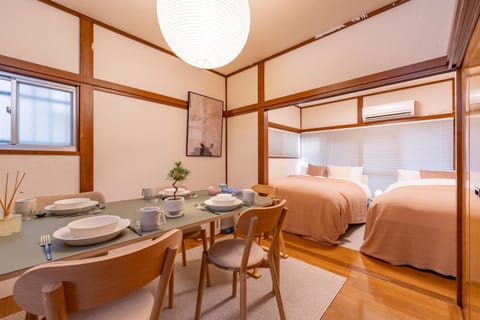 Bed, Seating area, Bedroom