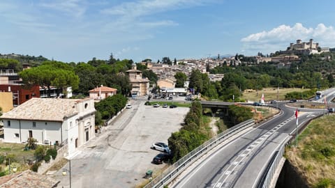 Neighbourhood, Natural landscape, City view, Mountain view, Location, Parking