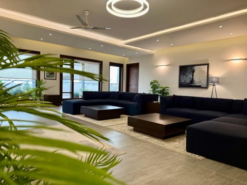 Communal lounge/ TV room, TV and multimedia, Living room, Seating area, Evening entertainment