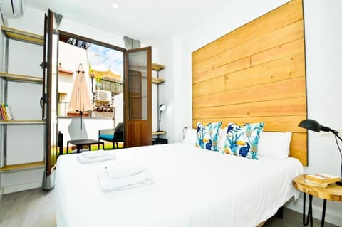Bed, Photo of the whole room, Bedroom
