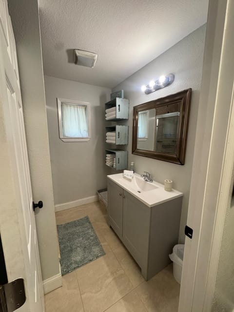 Old Homosassa Living! Seconds to all the action! House in Homosassa