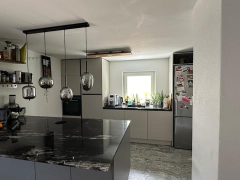 Coffee/tea facilities, Kitchen or kitchenette, oven, pet friendly, stove