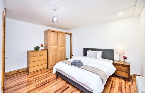Bed, Bedroom, wardrobe