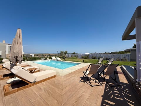 Pool view, Swimming pool, sunbed