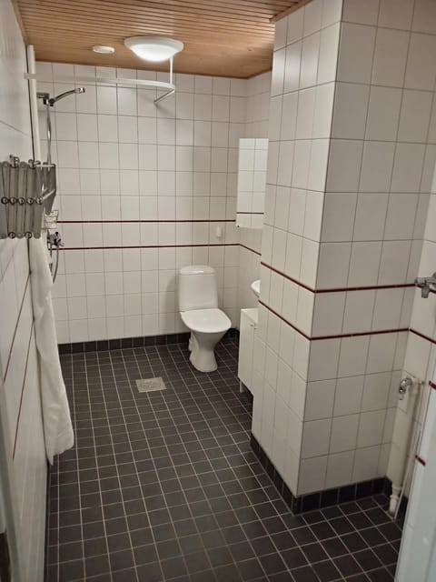 Shower, Toilet, towels, Internal: Not applicable to any particular room