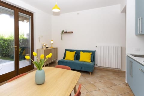 Kitchen or kitchenette, Living room, Dining area, internet