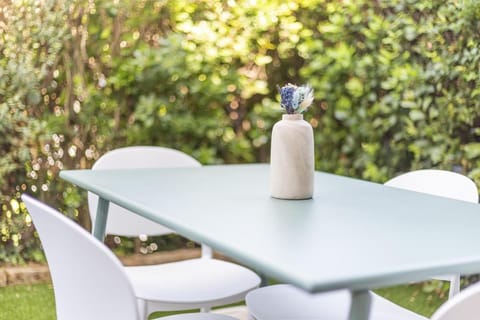 Spring, Day, Garden, Dining area, Garden view
