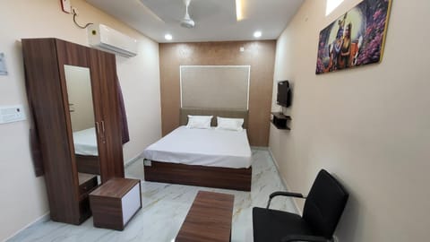 Bed, TV and multimedia