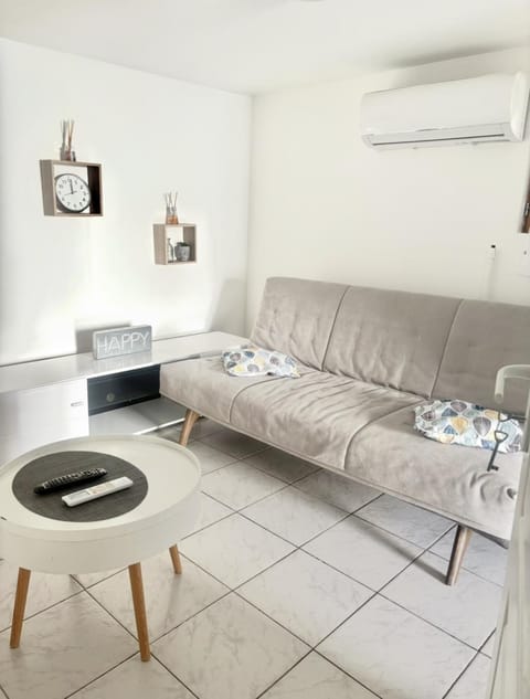 Living room, air conditioner
