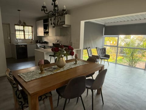 Mopanie House House in Cape Town