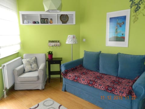 Bed, Living room, Photo of the whole room