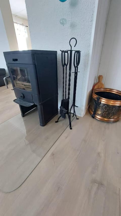 Fishermens House, romslig ferieleilighet nær sjøen Medby Senja Apartment in Nordland, Norway