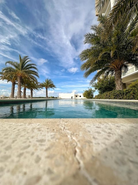 Nearby landmark, Day, Natural landscape, Pool view, Swimming pool