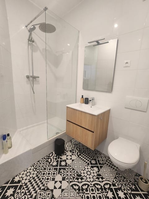 Shower, Toilet, Bathroom