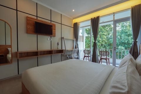 Bed, TV and multimedia, Photo of the whole room, Bedroom