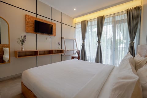 Bed, TV and multimedia, Photo of the whole room, Bedroom