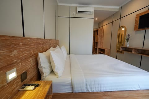 Bed, TV and multimedia, Photo of the whole room, Bedroom, wardrobe, air conditioner