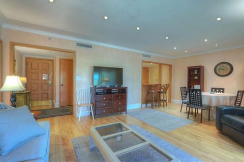 Perfect Condo Sleeps 8 Private Community Florida House in Palm Harbor